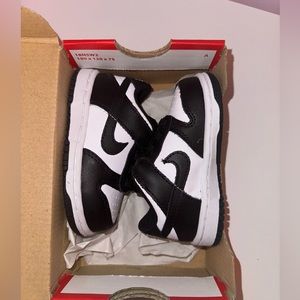Nike SB Dunk Low Toddler’s Shoe - Black/White Size 5C